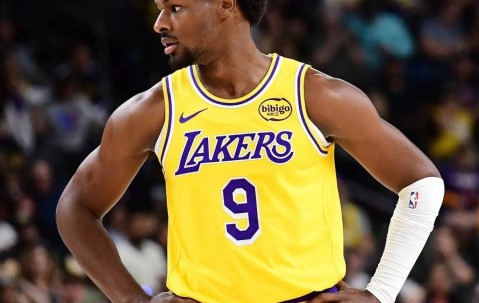 开云-Ming回归赛场，比分优势明显首场状态亮眼，湖人观众沸腾！的简单介绍