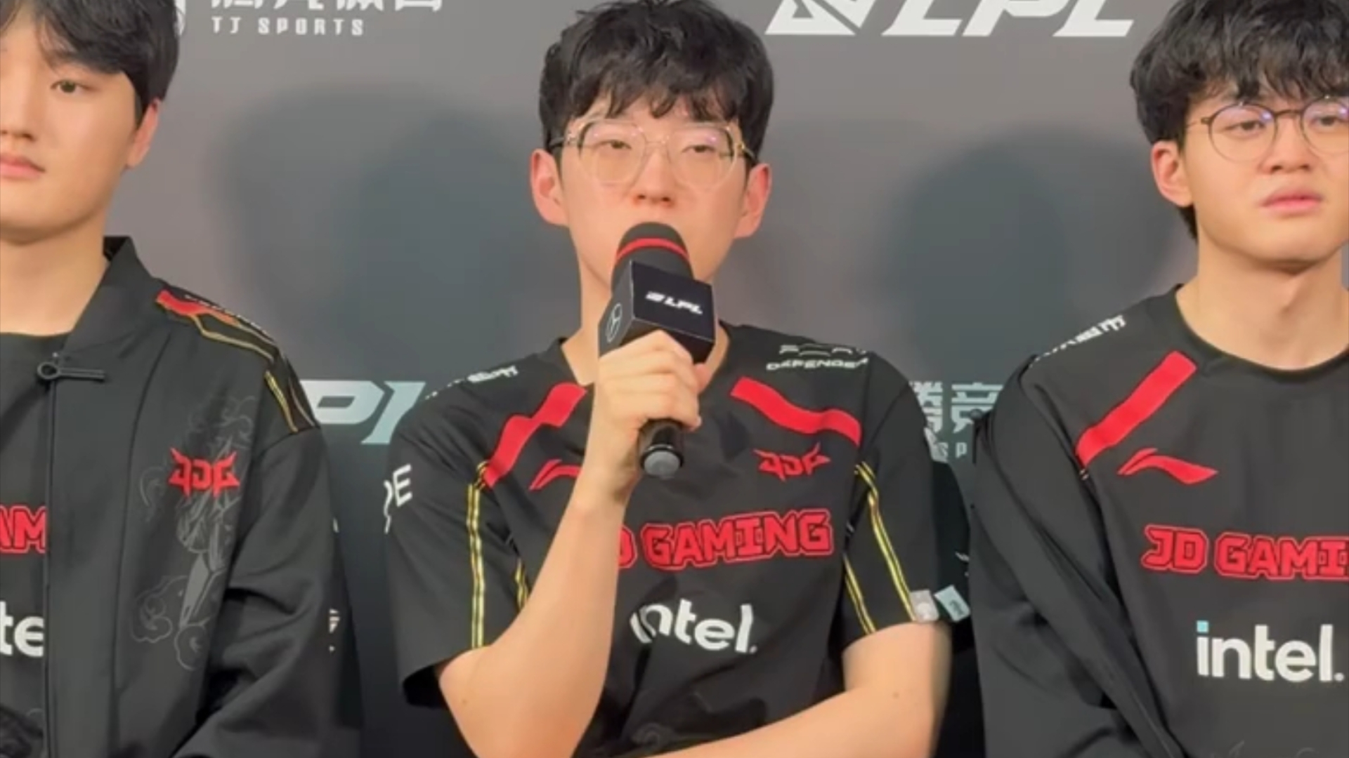 Scout迎来二十赛季出色发挥，C9观众热烈欢呼！